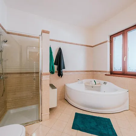 Villa Demal 8&2, Emma Villas *